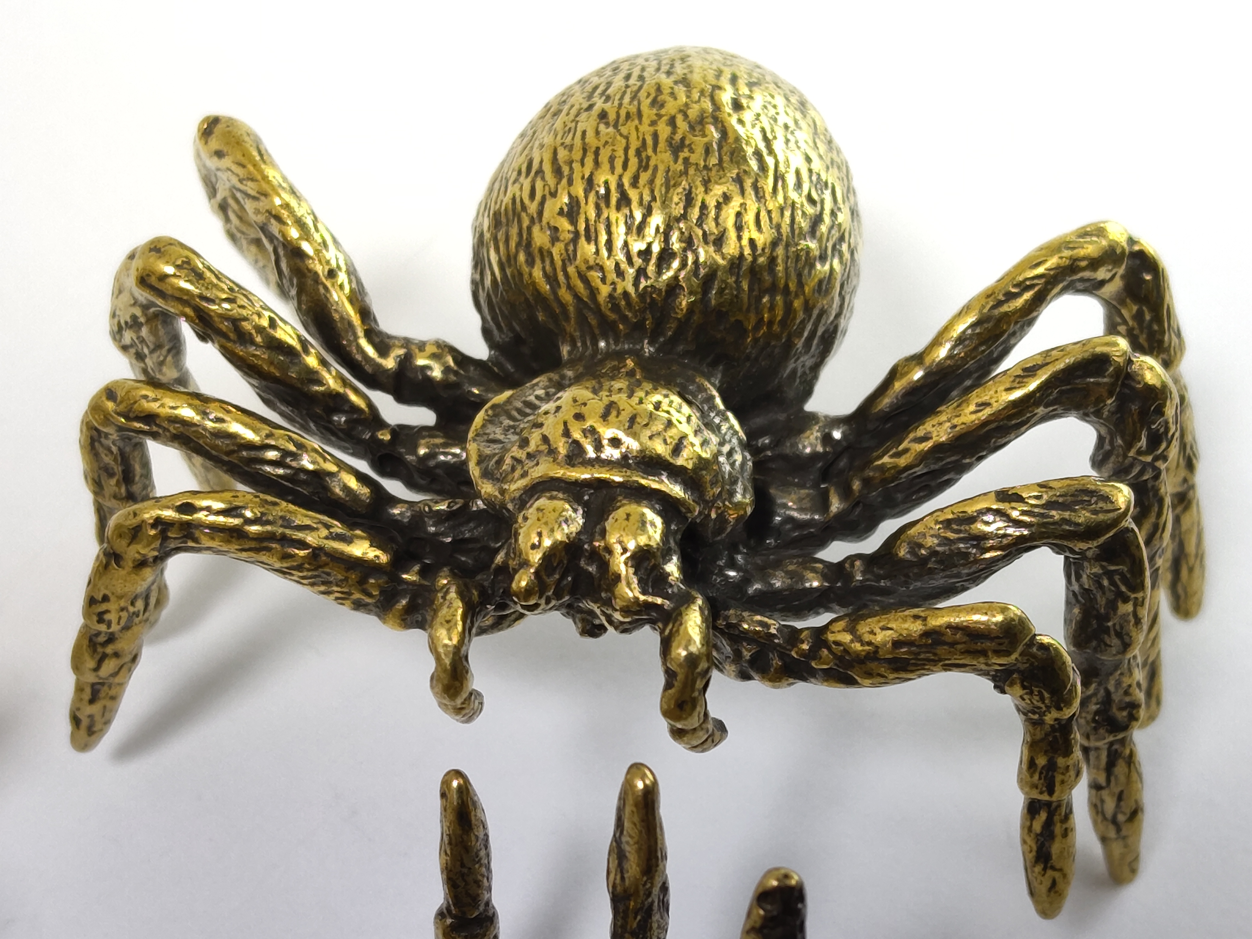 Luxusní pavouk, sklípkan, tarantule pro štěstí - Mosazní - Malá roztomilá dekorace. 4cm x 5cm