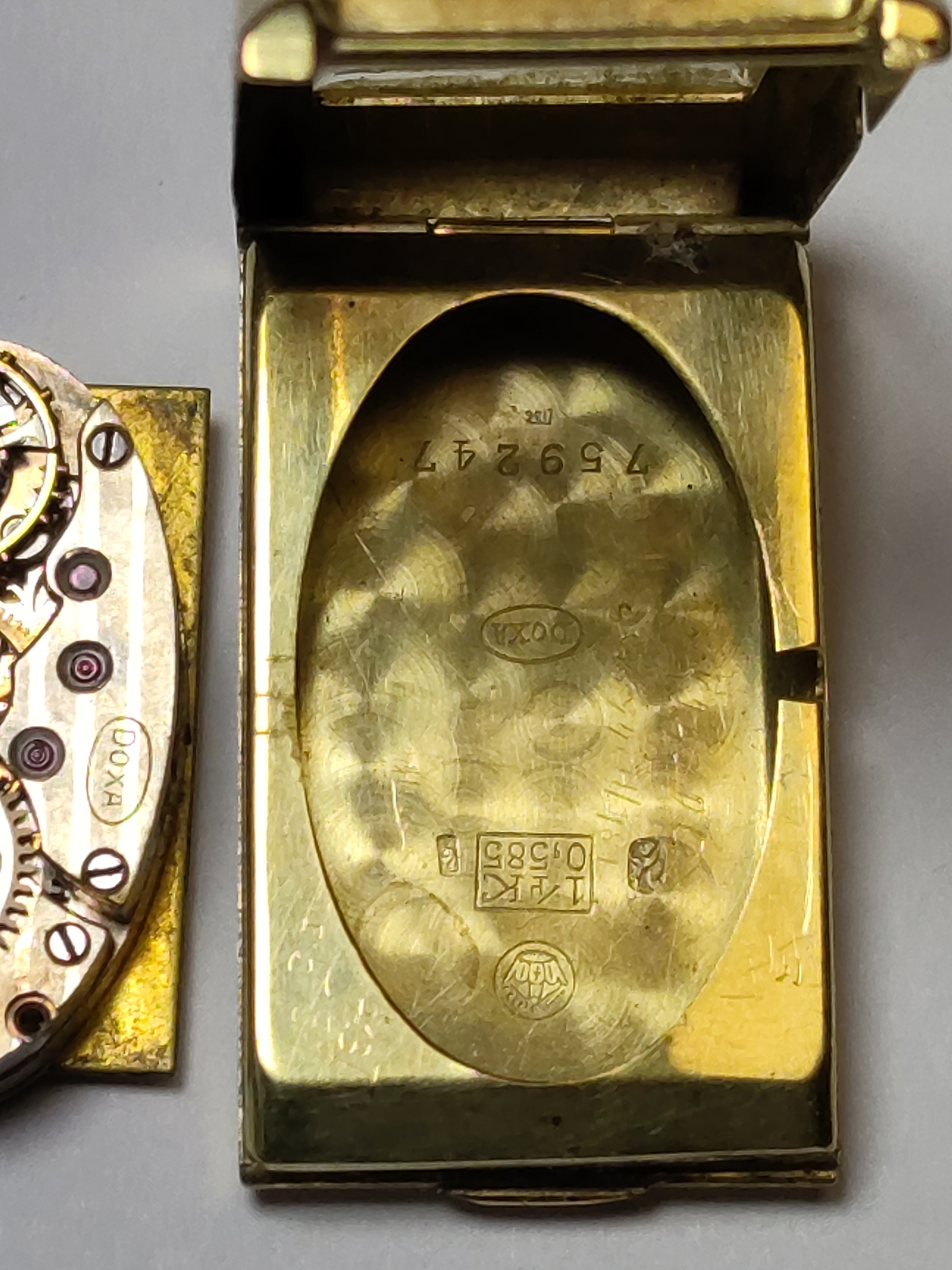 DOXA - Zlaté Starožitné funkční náramkové hodinky 14K ( 585 )