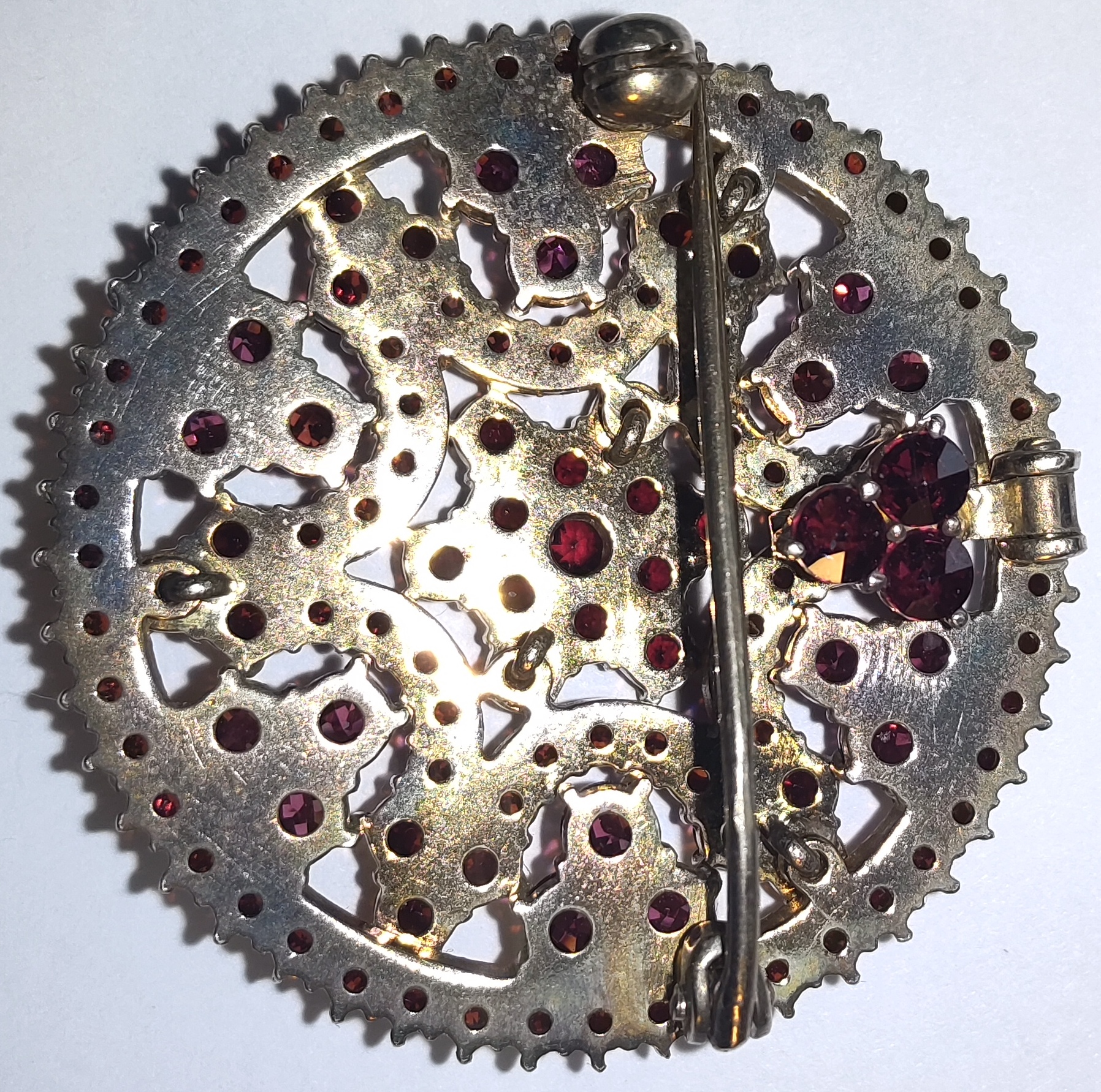 Starožitný granátový šperk - Kulatá brož 14,9g