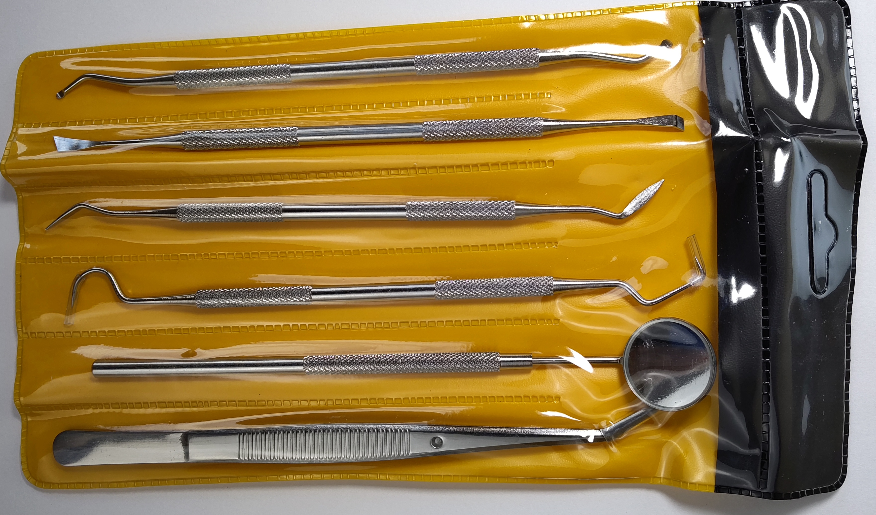 Pěkná kovová sada zubních nástrojů pro péči o ústní dutinu 