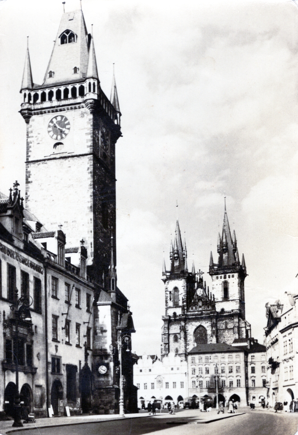 Stará Pohlednice A18, Praha - Staroměstské náměstí s Týnských chrámem, rok 1960