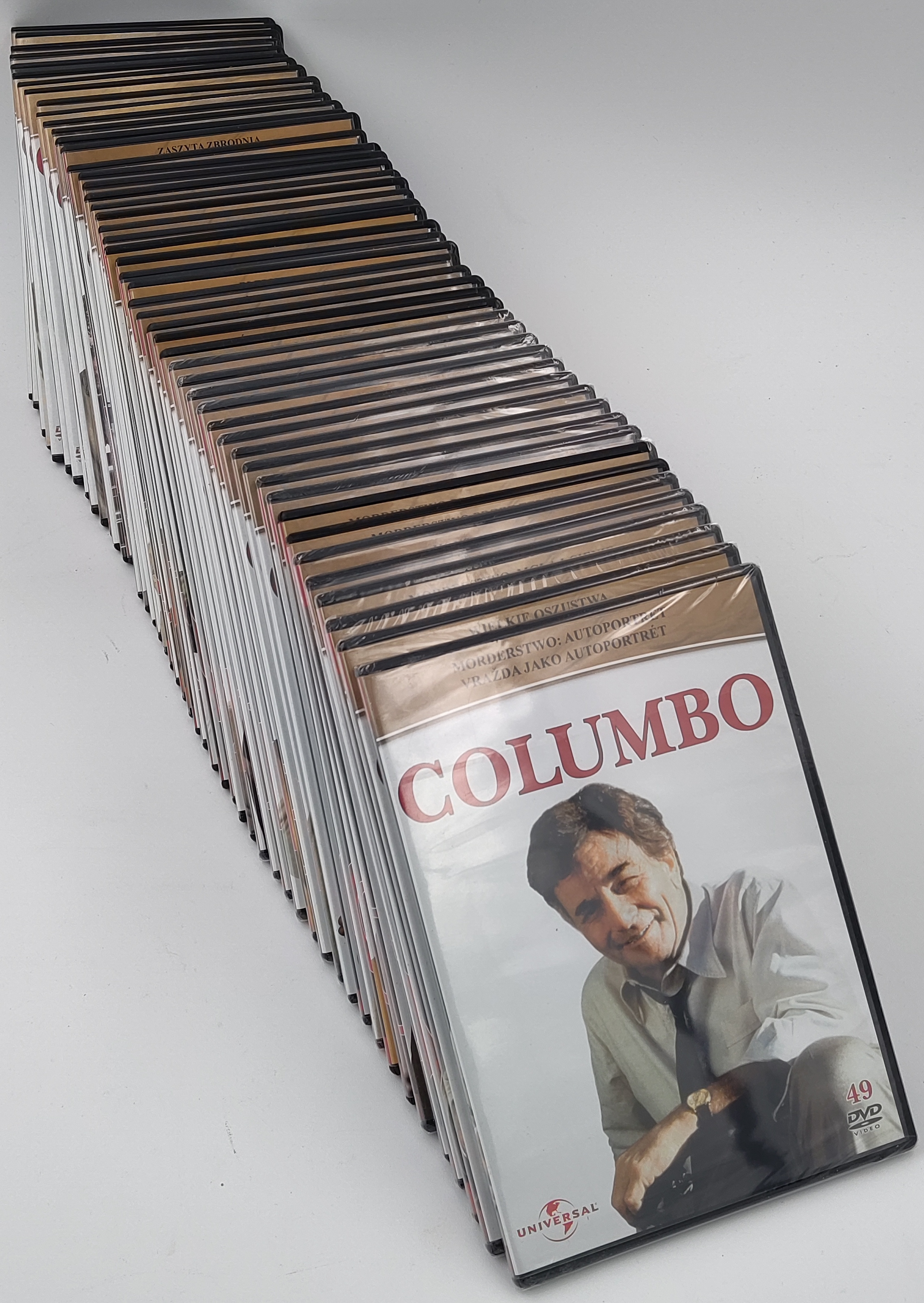 Kolekce Columbo 49 dílu + 1 úvodní díl. 