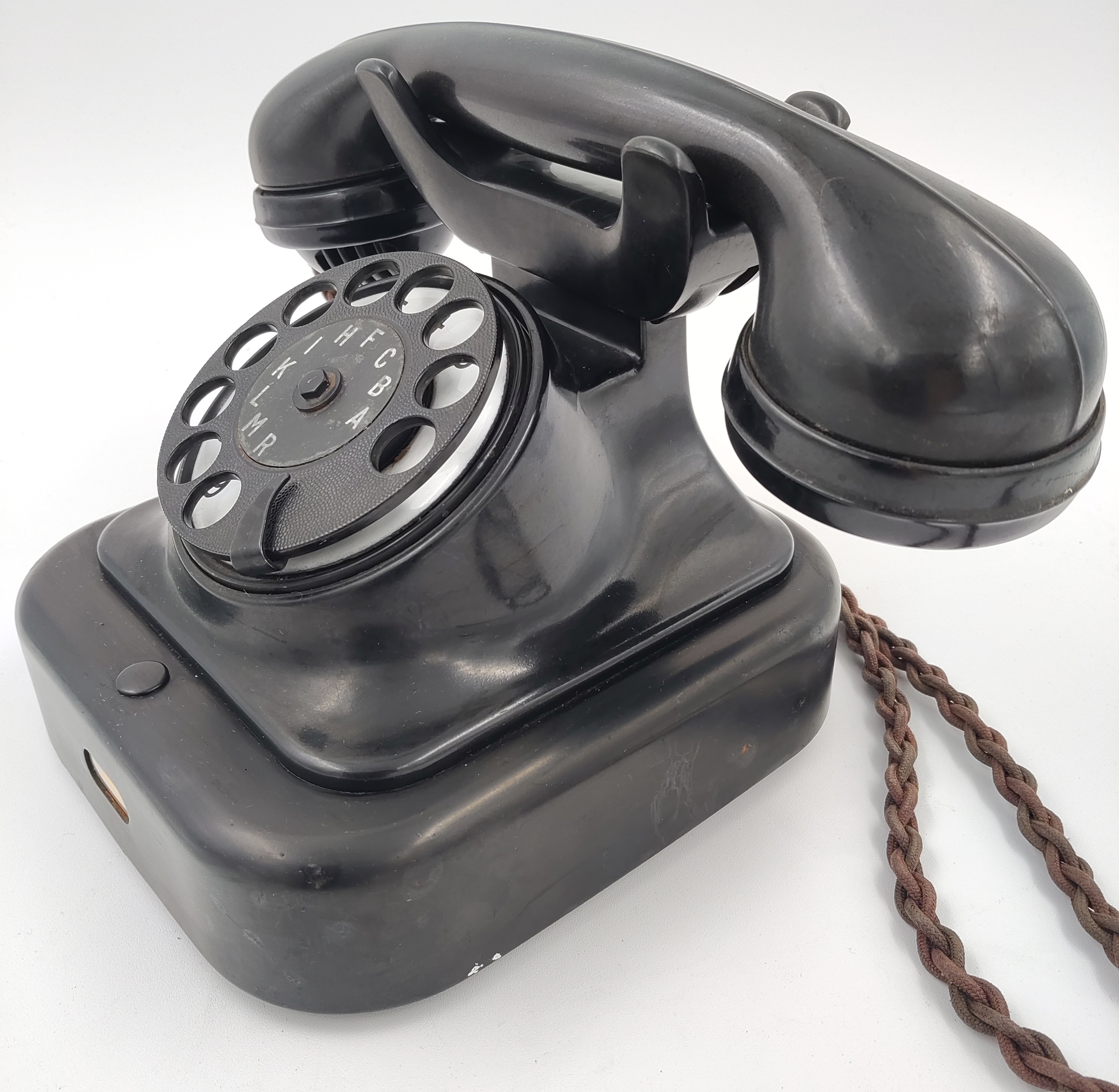 Starožitný bakelitový telefon se sluchátkem – 30 až 50. léta