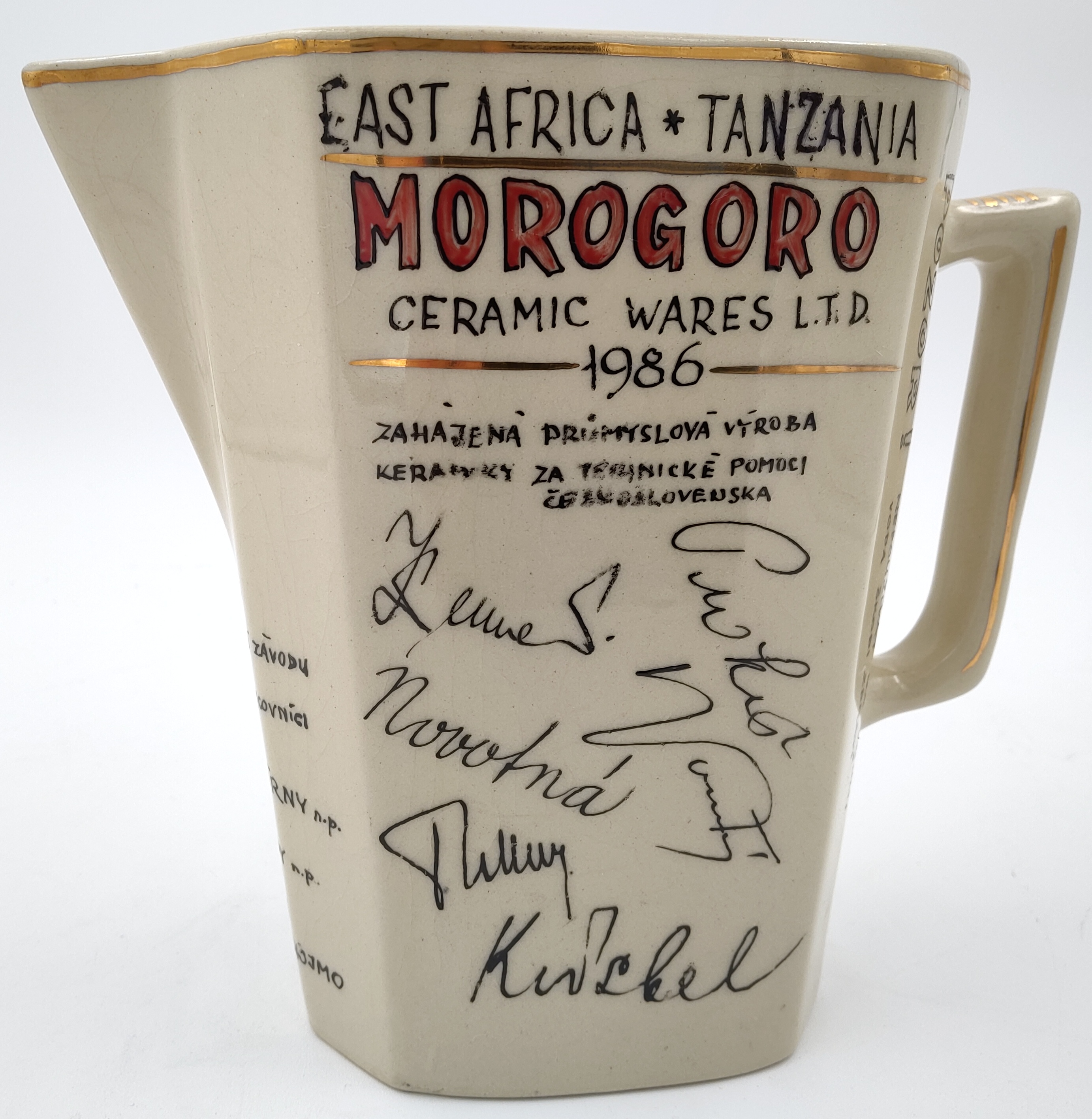Keramický džbánek k zahájení výroby MOROGORU v tanzánii v roce 1986, 17cm