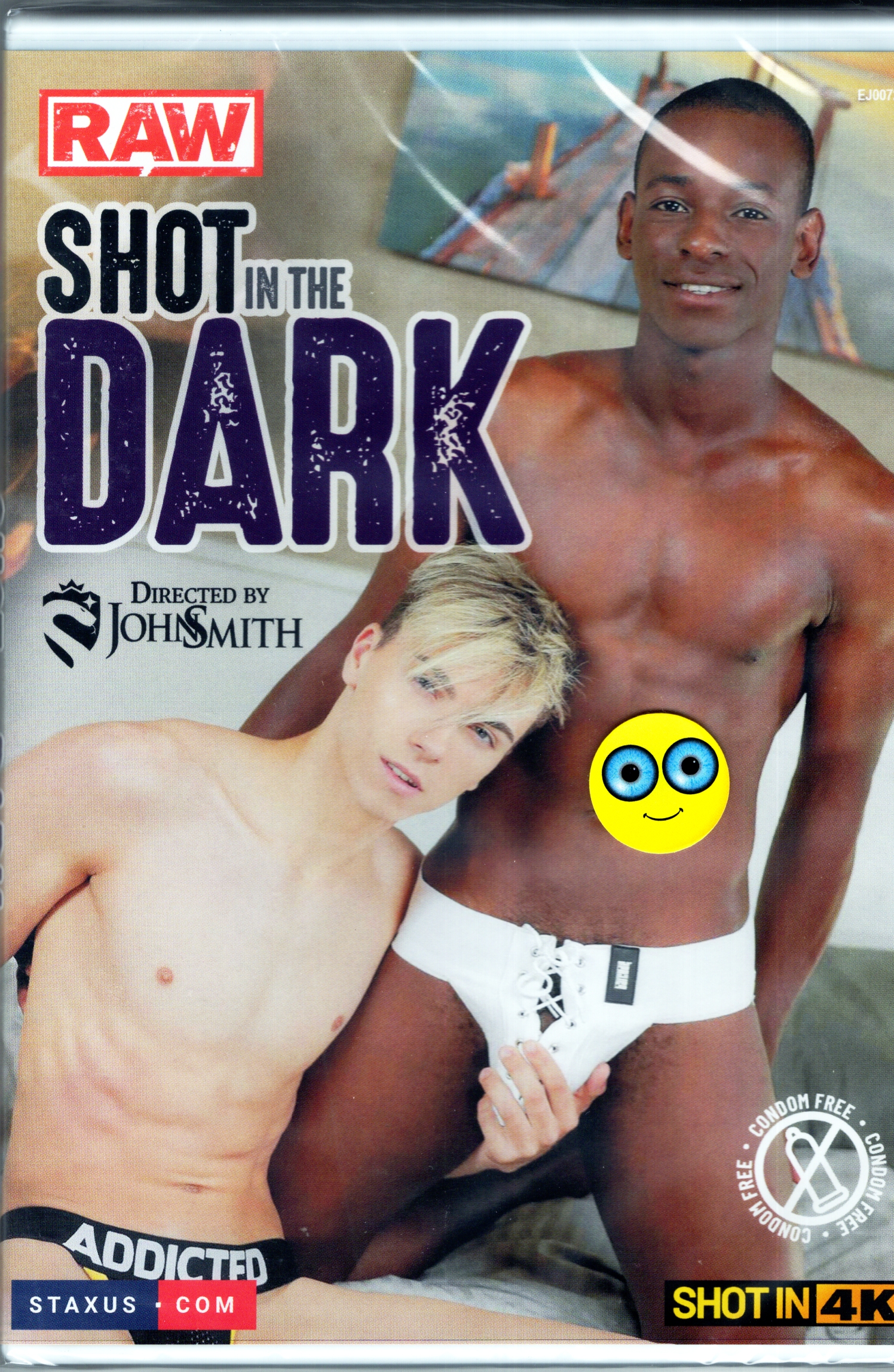 GAY PORNO - RAW SHOT in the DARK