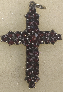 Starožitný granátový šperk - Kříž s granáty